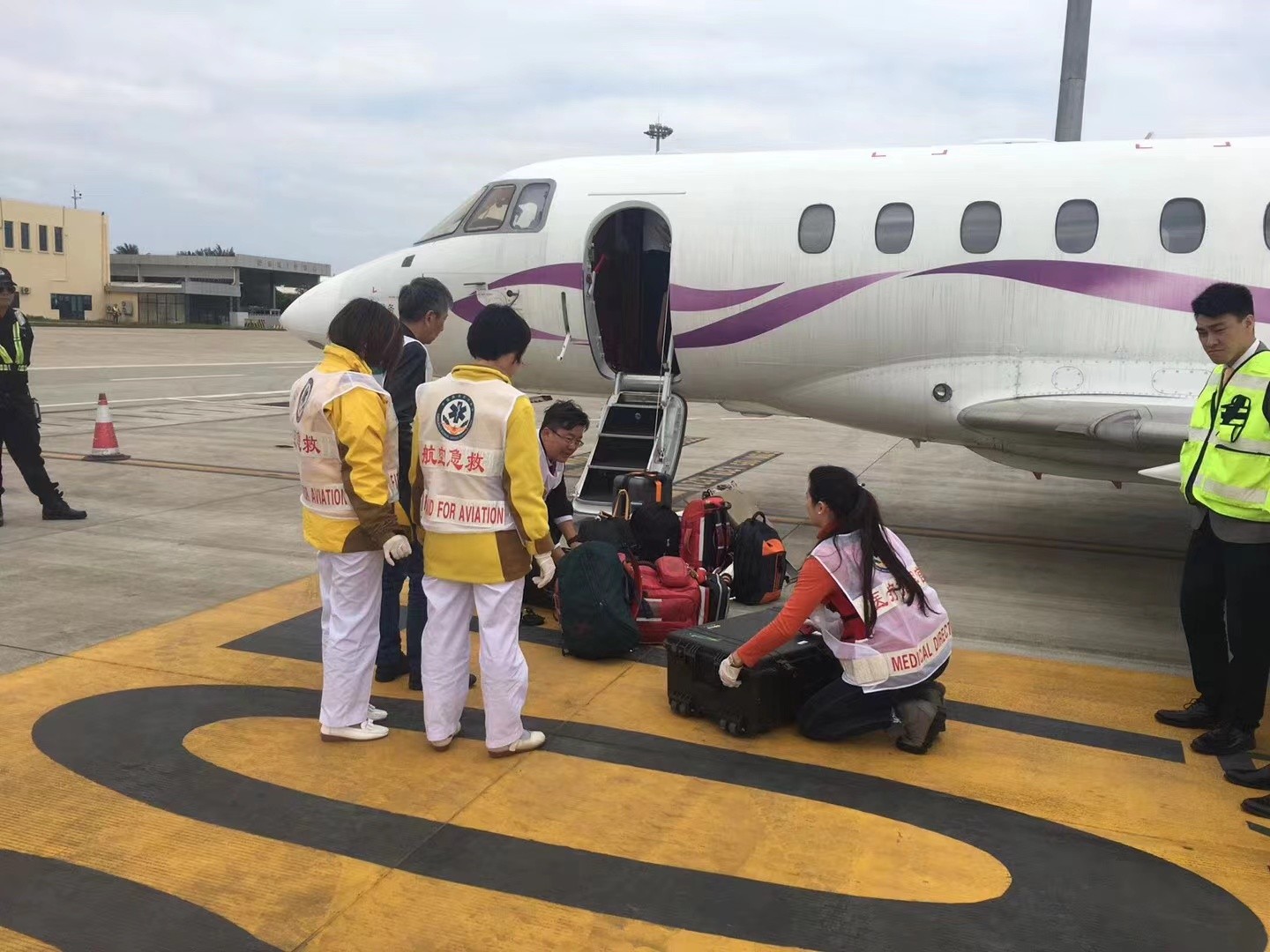 东营香港出入境救护车出租
